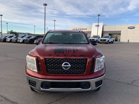 Used 2019 Nissan Titan SV w/ SV Convenience Package image 2