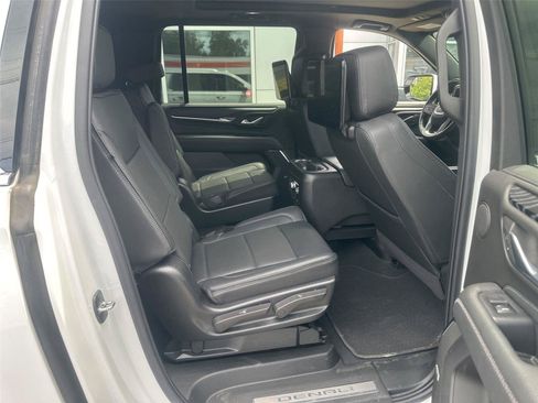 Used 2023 GMC Yukon XL Denali w/ Denali Reserve Package AWD/4WD image 12