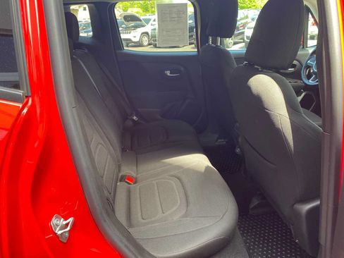 Used 2019 Jeep Renegade Latitude w/ Cold Weather Group AWD/4WD image 28