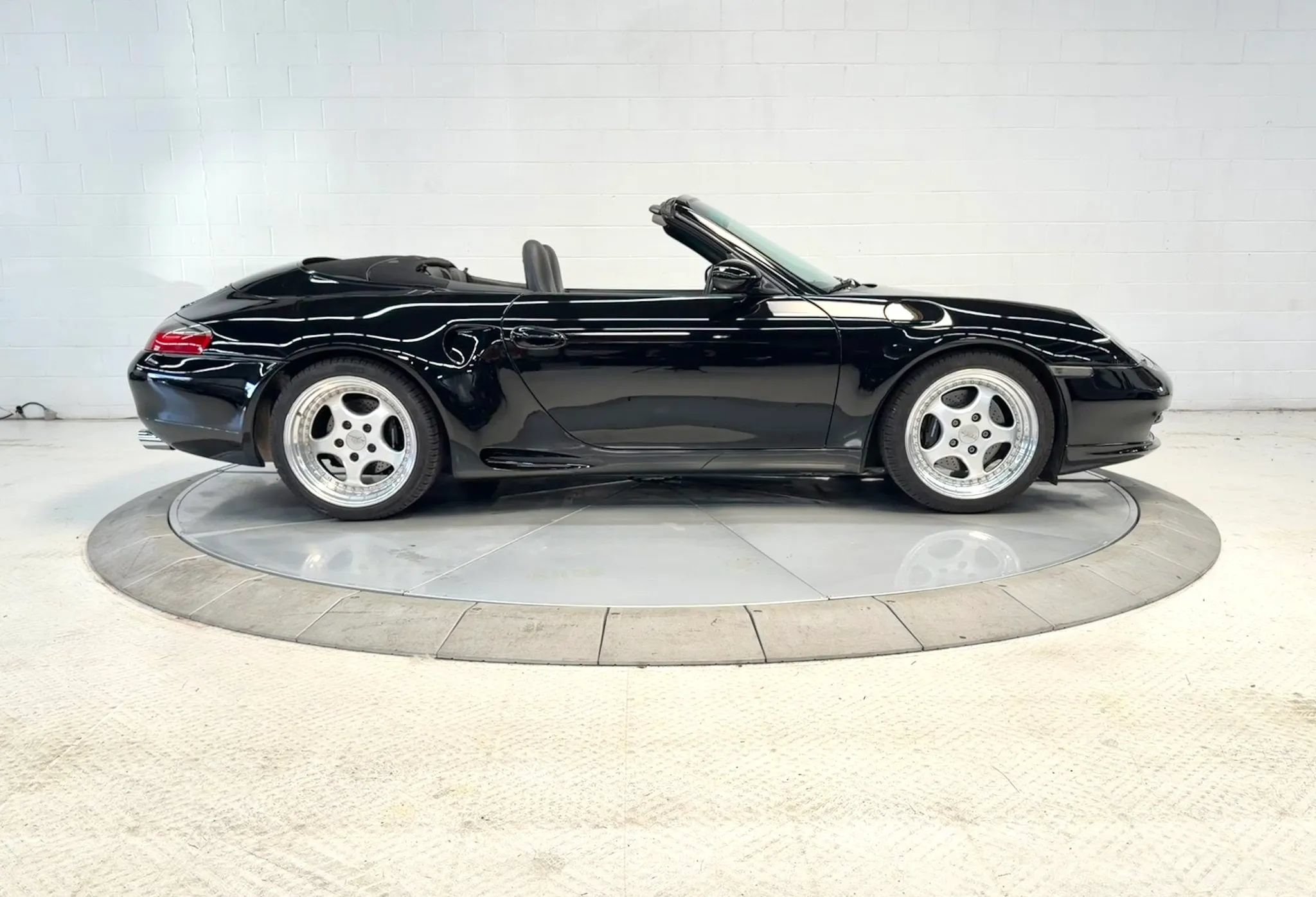 Used 2000 Porsche 911 Carrera RWD image 3