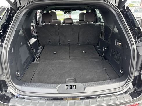 Used 2025 Ford Explorer Platinum image 28