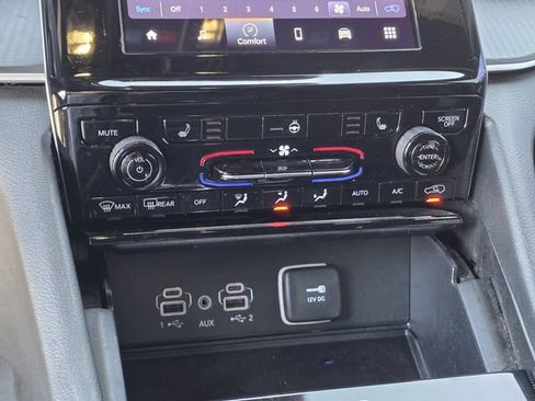 Used 2024 Jeep Grand Cherokee Altitude AWD/4WD image 22