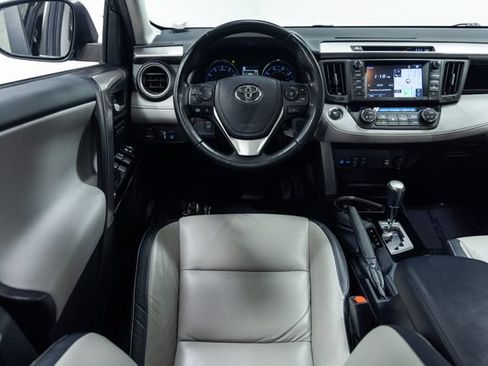 Used 2018 Toyota RAV4 Limited FWD image 3