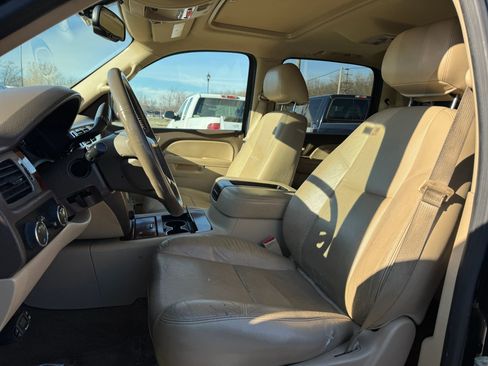 Used 2013 Chevrolet Avalanche LTZ image 14