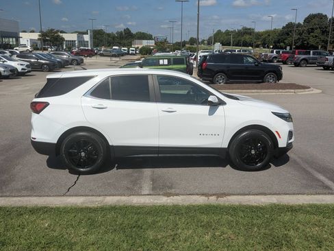 Used 2024 Chevrolet Equinox LT AWD/4WD image 2