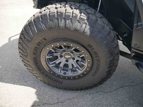 Used 2025 Jeep Wrangler Unlimited Rubicon AWD/4WD image 13