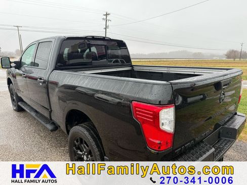 Used 2018 Nissan Titan SL w/ Midnight Edition AWD/4WD image 4