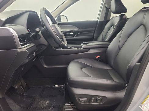 Used 2025 Toyota Grand Highlander AWD image 32