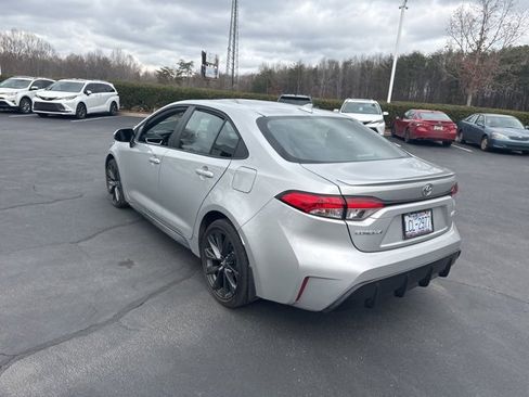 Used 2024 Toyota Corolla SE w/ SE Premium Package image 5
