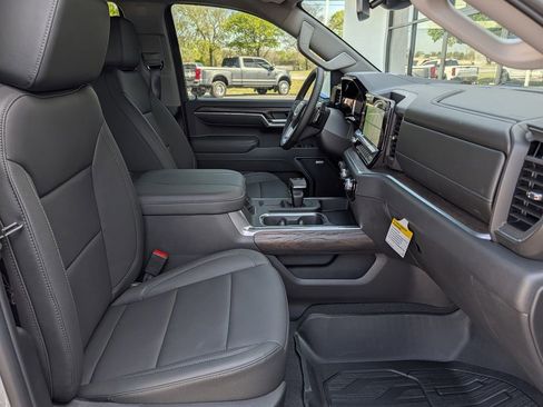 New 2026 GMC Sierra 1500 SLT image 31