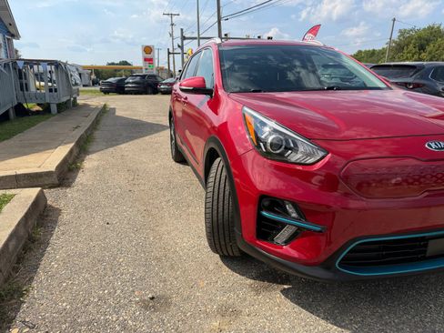 Used 2020 Kia Niro EX w/ Cold Weather Package FWD image 7