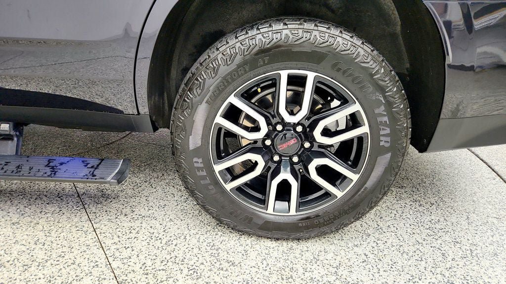 Used 2023 GMC Yukon AT4 AWD/4WD image 9