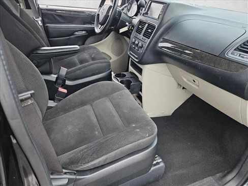 Used 2019 Dodge Grand Caravan SE w/ UConnect Hands-Free Group image 20