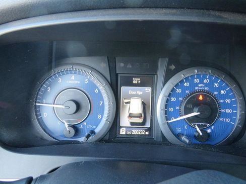 Used 2015 Toyota Sienna XLE w/ XLE Navigation Package FWD image 13