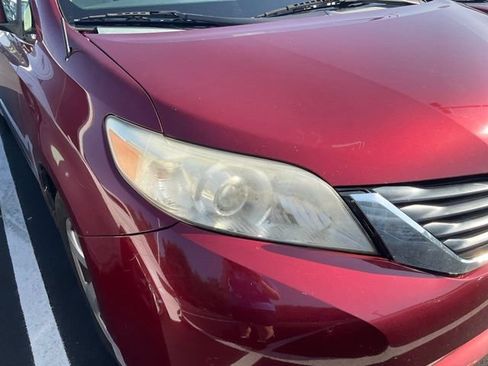 Used 2013 Toyota Sienna LE FWD image 2