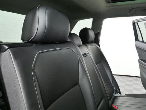 Certified 2023 Volkswagen Tiguan SE w/ Panoramic Sunroof Package FWD image 24