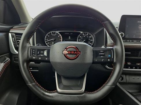 Certified 2025 Nissan Rogue SV image 17