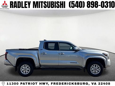 Used 2025 Toyota Tacoma SR5 AWD/4WD image 20