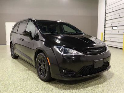 Used 2020 Chrysler Pacifica Limited w/ Advanced Safetytec Group