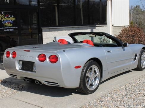 Used 2001 Chevrolet Corvette Coupe w/ Preferred Equipment Group2 RWD image 25