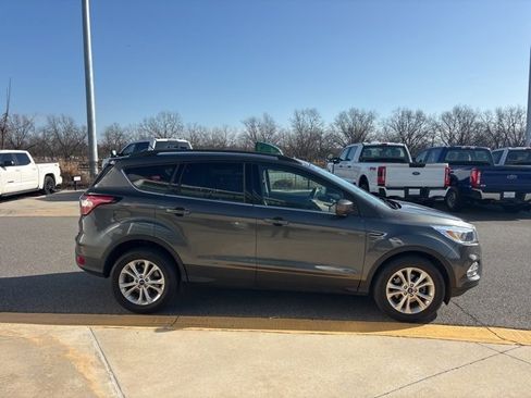 Used 2018 Ford Escape SE image 6