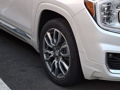 Used 2022 GMC Terrain Denali w/ Denali Premium Package image 6