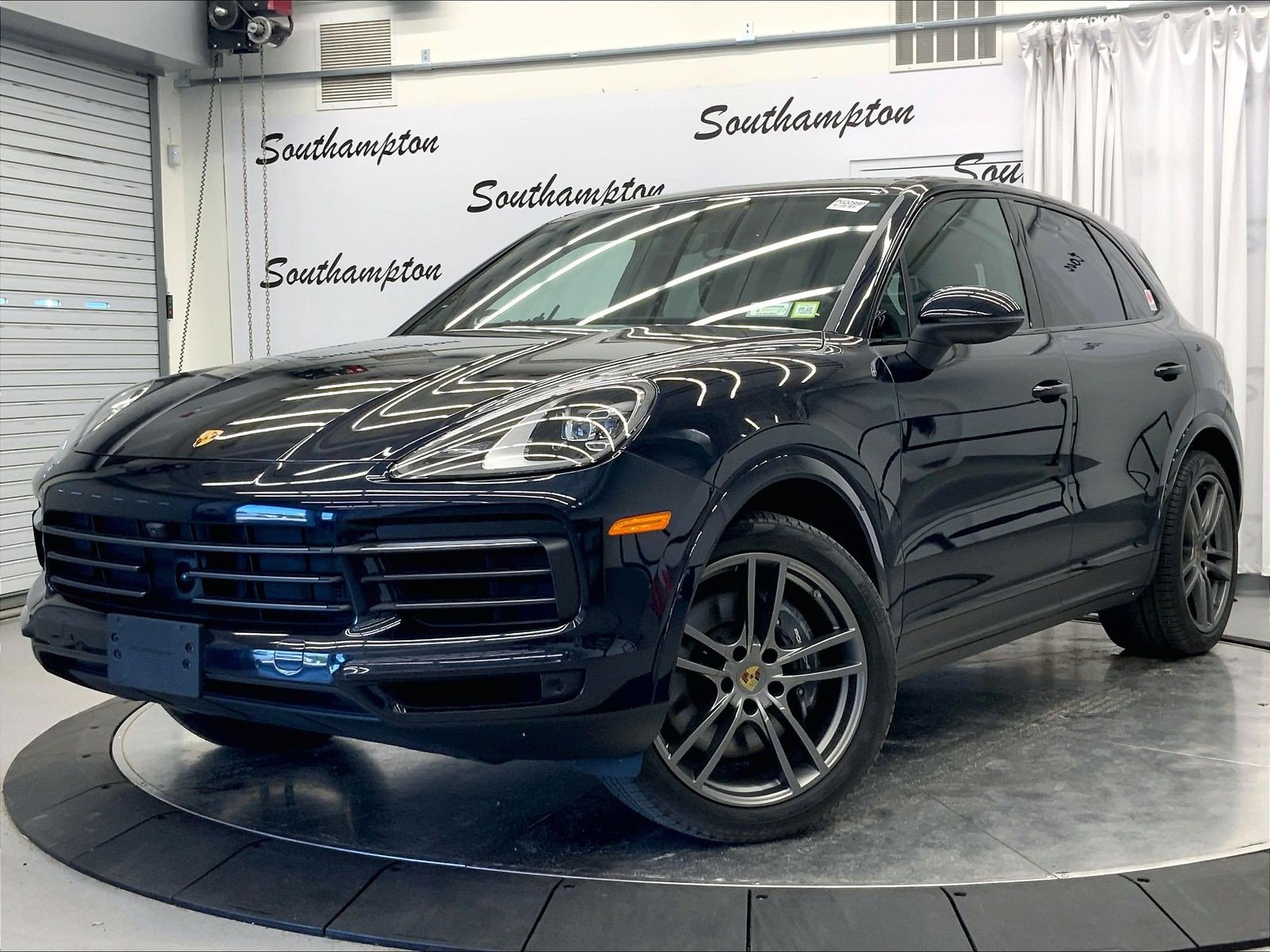 Certified 2023 Porsche Cayenne Platinum Edition AWD/4WD image 1