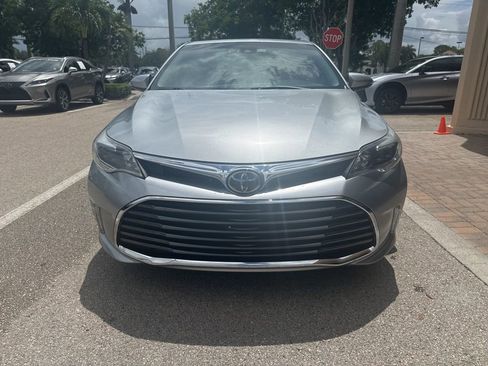 Used 2018 Toyota Avalon XLE Premium FWD image 2