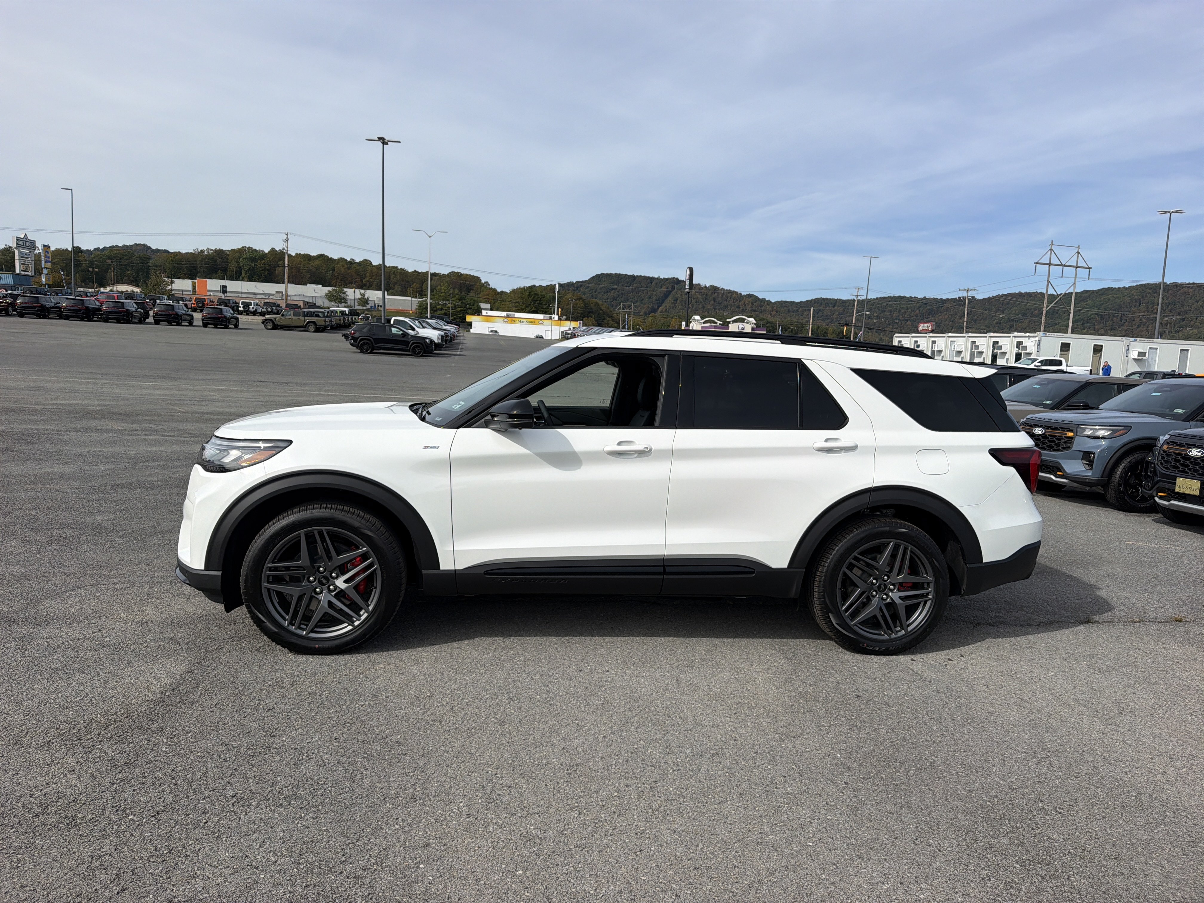 New 2027 Ford Explorer ST-Line w/ ST-Line Street Pack AWD/4WD image 8