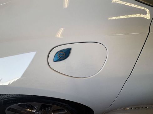 Used 2024 Chrysler Pacifica Pinnacle FWD image 10