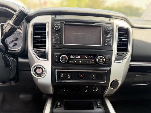 Used 2017 Nissan Titan SV image 16