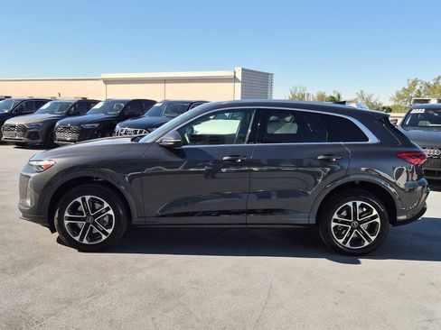 Certified 2025 Audi Q5 Premium w/ Convenience Package image 3