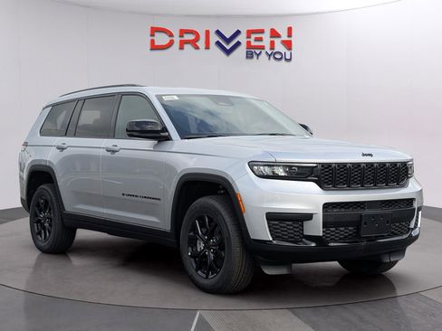 New 2025 Jeep Grand Cherokee L Altitude image 7