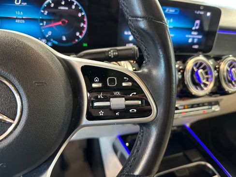 Used 2021 Mercedes-Benz GLB 250 w/ Premium Package image 19