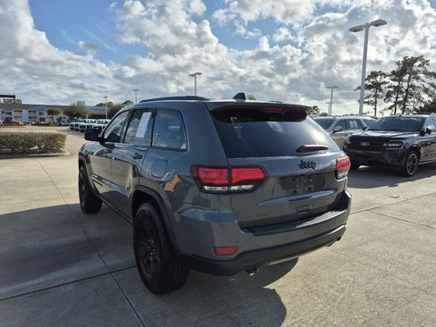 Used 2019 Jeep Grand Cherokee Laredo image 5
