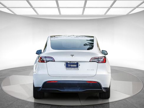 Used 2021 Tesla Model Y Long Range image 3