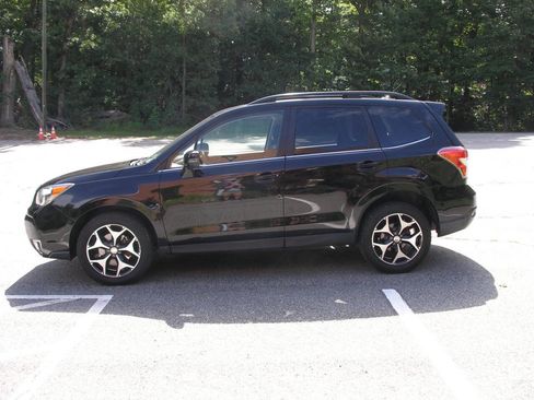 Used 2014 Subaru Forester 2.0XT Touring AWD/4WD image 10