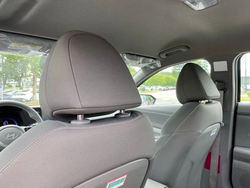 Certified 2025 Hyundai Elantra Sport image 29