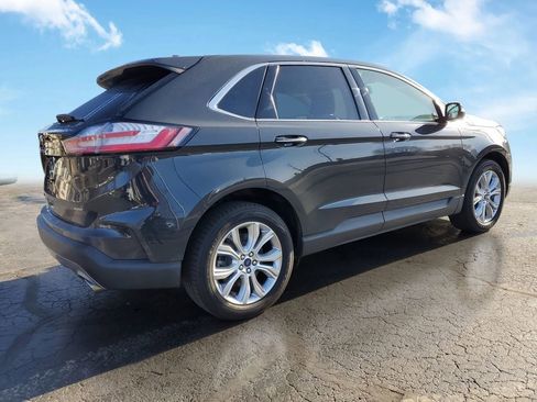 Used 2021 Ford Edge Titanium image 4