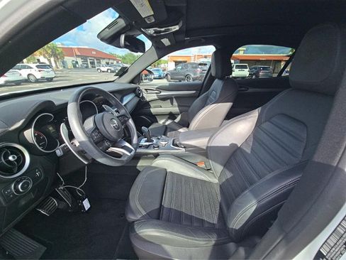 Used 2023 Alfa Romeo Stelvio Veloce AWD/4WD image 8