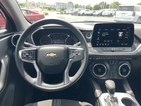 Used 2025 Chevrolet Blazer LT AWD/4WD image 13