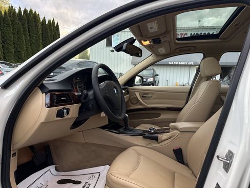 Used 2011 BMW 328i xDrive Sedan image 11