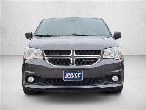 Used 2020 Dodge Grand Caravan SE FWD image 2