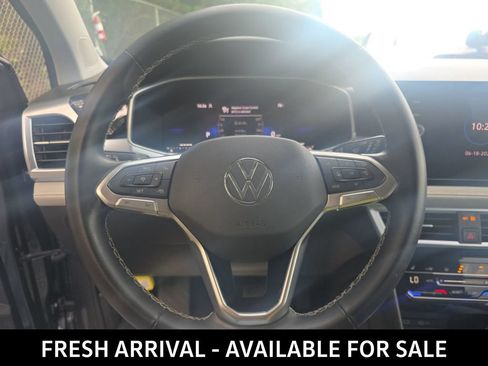 Used 2025 Volkswagen Taos SE AWD/4WD image 9