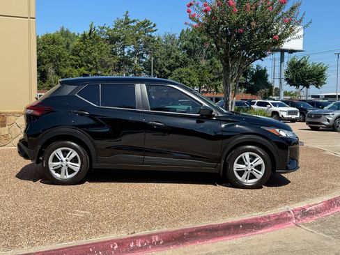 Used 2024 Nissan Kicks S image 7