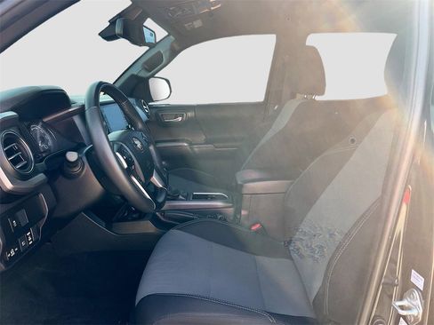 Used 2022 Toyota Tacoma TRD Off-Road image 20