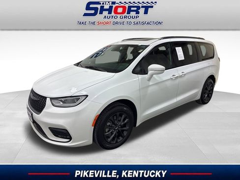Used 2021 Chrysler Pacifica Limited w/ S Appearance Package AWD/4WD image 1