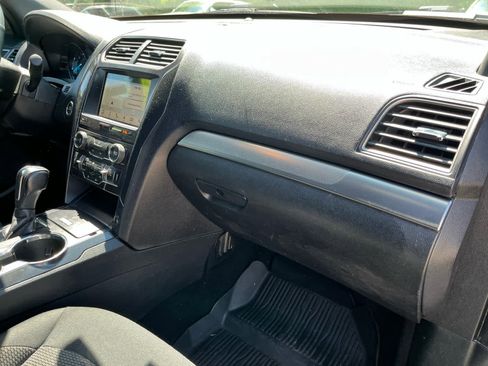 Used 2018 Ford Explorer XLT w/ Equipment Group 201A AWD/4WD image 35