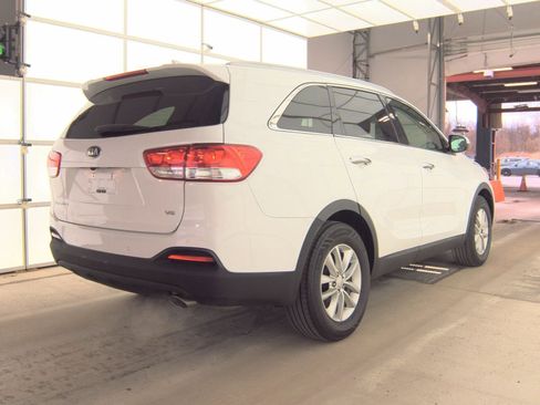 Used 2017 Kia Sorento LX w/ LX V6 Convenience Package image 6