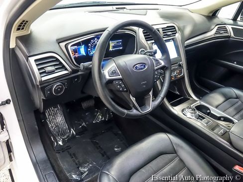 Used 2017 Ford Fusion SE w/ Equipment Group 201A FWD image 12